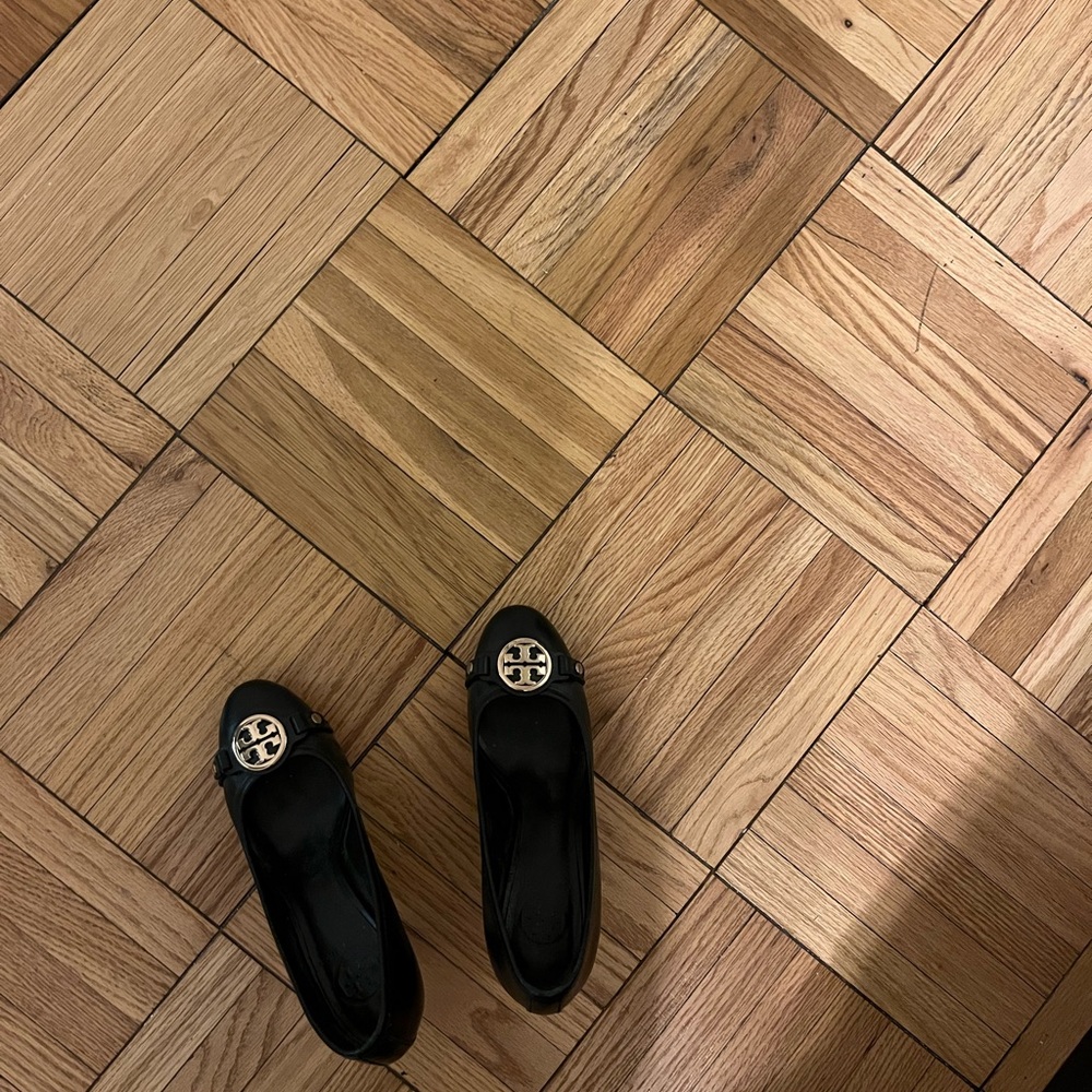 Tory Burch beautiful wedge shoe, size 7, comfortable, 4 inch heel